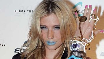 Ke$ha, pasionata de ceasuri extravagante FOTO si VIDEO