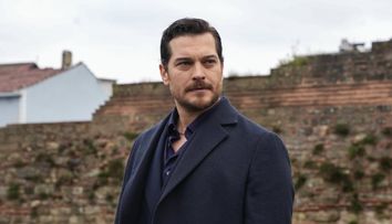 Un video cu Çağatay Ulusoy a devenit viral și i-a amuzat pe fani: „Nu-și putea lua ochii de la el”