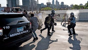 Încă 3 polițiști din Minneapolis, puși sub acuzare în cazul morții lui George Floyd
