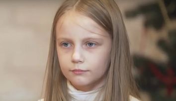 La doar 13 ani, a terminat Facultatea de Psihologie, iar acum câștigă din consultații sume impresionante. Cine este Alisa, micuța cu o inteligență remarcabilă