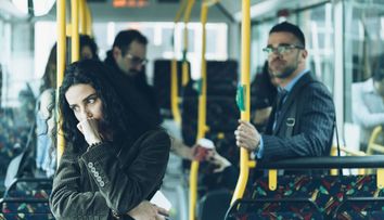 Într-un tramvai din Bucureşti se va citi şi asculta poezie