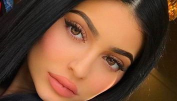 Kylie Jenner nu mai arată așa. Și-a scos acidul hialuronic din buze și fanii spun că arată 
