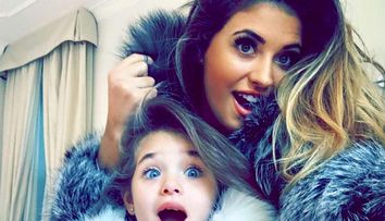 Seamana ca doua picaturi de apa si se mandresc cu ele pe site-urile de socializare: mamici celebre din Romania si fiicele lor superbe