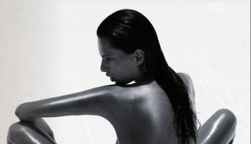 Catrinel Menghia, asa cum nu ai mai vazut-o niciodata. Cea mai frumoasa romanca a pozat nud
