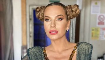 Anna Lesko și-a decorat deja casa de Crăciun! Artista are în living cinci brazi pe care i-a împodobit doar cu instalații luminoase VIDEO