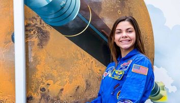 Forget Kim Kardashian! Cea mai tare fată din lume lucrează pentru NASA și are doar 17 ani