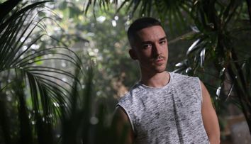 Cum s-a descris descris Emil Rengle în prima zi la Survivor. “România mi-a cunoscut energia feminină”