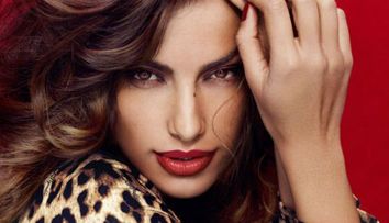 Madalina Ghenea, mai tare ca Naomi Campbell. Cum a reusit sa o inlocuiasca intr-una dintre cele mai reusite campanii
