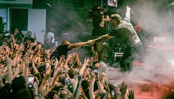 Un celebru artist a fost diagnosticat cu un hematom pe corzile vocale și a amânat concertele până anul viitor. „Cu inima grea și cu regret...”