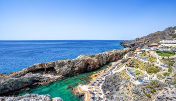 Țările europene în care românii își petrec vacanța, împărțite între foc și gheață! În timp ce unele destinații ard la peste 40°C, altele sunt lovite de grindină uriașă, iar turiștii ajung răniți