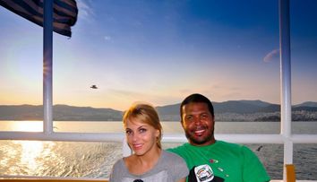 Cabral si Andreea au hranit pescarusii cu croissante in Grecia