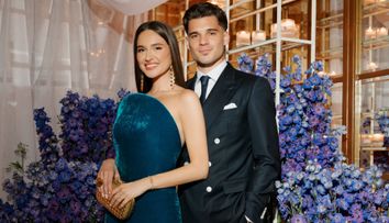 Ce soacră frumoasă și elegantă are Ianis Hagi. Elena a publicat o fotografie rară cu mama sa, iar asemănarea dintre cele două este izbitoare