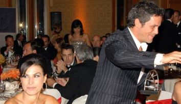 Elisabetta Canalis si Raquel Perera, ca doua picaturi de apa FOTO