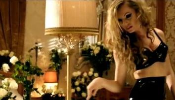 Alexandra Stan are o noua piesa si un nou clip. <span style=