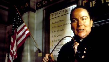 Iti amintesti de directoarea din filmul Matilda? Vezi cum arata acum actrita care a interpretat rolul Agathei Trunchbull