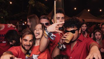 Antreprenorul Ali Symposium, singurul român invitat la evenimentul anului în SUA: ”Pool party-ul lui Rick Ross”