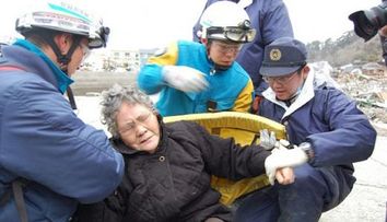 O femeie si nepotul ei de 16 ani, gasiti sub daramaturi in Japonia, la 9 zile dupa tsunami!