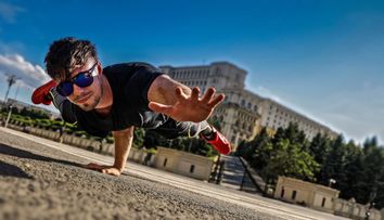 Cine e războinicul care îi testează pe românii care vor să câștige Ninja Warrior