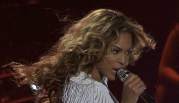 Cea mai sexy tinuta de pana acum. Beyonce si-a uimit fanii in deschiderea noului ei turneu mondial cu o alegere mai mult decat indrazneata