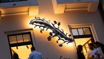 Când arta iese în stradă: cum a transformat IRIMÉ Gallery o sculptură într-o întâlnire urbană