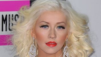 Christina Aguilera, superba pe covorul rosu, intr-o rochie creata de o romanca. De ce nimeni nu si-a putut dezlipi ochii de la ea