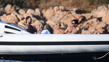 Ricky Martin mai sexy ca niciodată! În ce ipostaze a fost surprins alături de soțul său