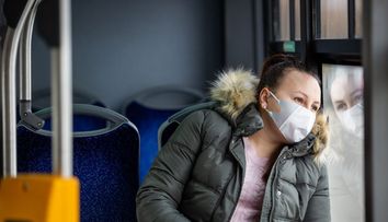 Cât de des trebuie să vă curățați masca de față făcută în casă