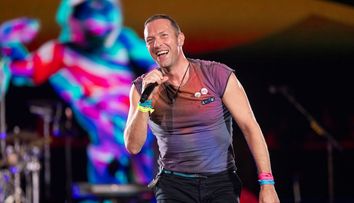 Chris Martin a cerut publicului să îl huiduie din toți rărunchii: „Sunteți cel mai tare public din istorie”. Ce gest impresionant a făcut pe scenă în a doua seară de concert