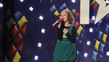 Povestea incredibila a tinerei care a ridicat toata sala in picioare la 