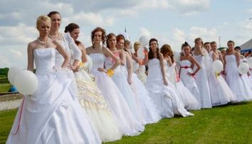 Cursa mireselor. Competitia in care doamnele renunta la pudoare: Galerie FOTO