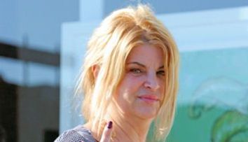 Kirstie Alley a slabit 23 de kilograme si arata minunat FOTO!