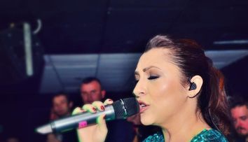 Transformare radicala! Cum arata Andra in urma cu 15 ani, la inceputul carierei muzicale - FOTO