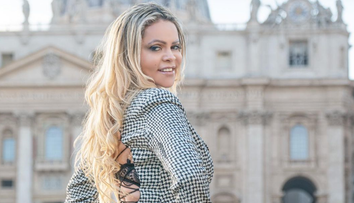 Au dat-o afară din biserică, la Vatican, fiindcă era prea sexy, acum renunță la Catolicism. „Vreau să fiu eu însămi”