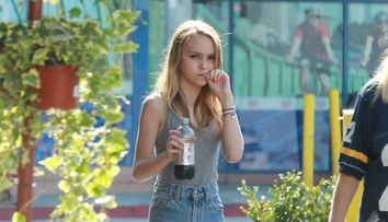 Fiica minora a lui Johnny Depp, criticata pentru stilul vestimentar nepotrivit. Cat de indraznet se imbraca la doar 13 ani: FOTO
