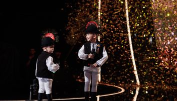 Românii au talent, 3 aprilie 2026. Eric și Eduard Radu, Golden Buzz-ul serii de la Pavel Bartoș! Cei doi frați au dansul popular în sânge, iar momentul lor a uimit o țară întreagă: „A fost isterie în sală!”