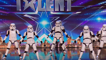 Au urcat pe scena imbracati in costume Star Wars, dar nimeni nu a banuit ce aveau sa faca. Reprezentatia care le-a oferit un loc in Semifinala