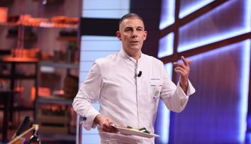 Concurenții care au fost aleși pentru proba eliminatorie trebuie să gătească rețeta lui Chef David Contant