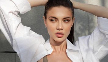 Cum arăta Cristina Ich în prima zi de școală.Vedeta a postat o fotografie de pe vremea când era elevă 