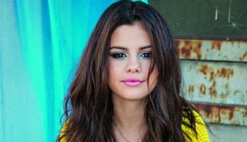 Selena Gomez nu arata asa in viata de zi cu zi. Cum este parul ei in realitate