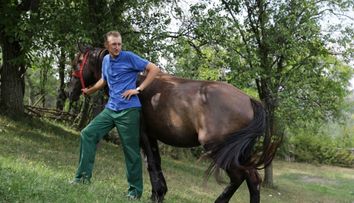Interviu cu Claudiu Borza. Cum arata o zi din viata gospodarului si ce meserie i-ar placea sa aiba