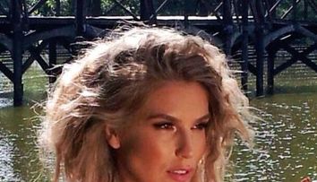 Corina Bud, intr-o ipostaza respingatoare. De ce niciun barbat n-ar vrea s-o atinga, desi e doar in costum de baie: FOTO