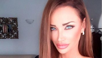 Cat de adanc poate fi un decolteu purtat de Bianca Dragusanu. I-a lasat pe toti muti de uimire cand a aparut asa