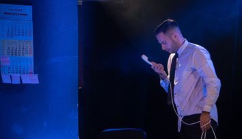 Coregraful emisiunii Românii au talent, Bogdan Bolohan, îmbină mișcările de breakdance cu teatrul într-un spectacol inedit