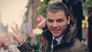 Nea Marin a renuntat la muzica populara si se vrea barman de club. A invatat sa faca cocktail-uri si sa arunce cu paharele in aer