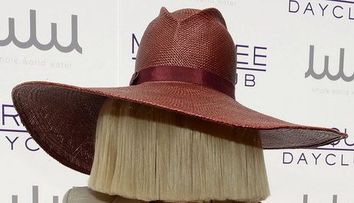 Sia, fara perucile uriase. Cum arata chipul celei mai misterioase cantarete din lume