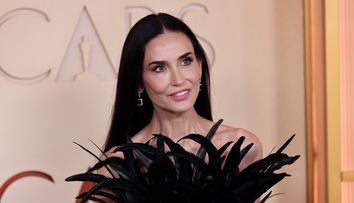 Demi Moore, apariție spectaculoasă pe covorul roșu la Premiile Oscar 2026. Rochia ei uimitoare a atras toate privirile