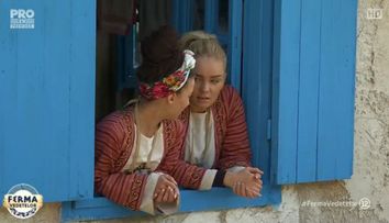 Curajoase fetele de la Ferma Vedetelor! Au acceptat provocarea si au intrat desculte intr-o groapa plina de namol