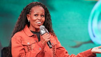 „Arăta mai bine cu kilogramele în plus, acum pare un schelet și mai bătrână”. Michelle Obama, reacții controversate pe net după ce a slăbit spectaculos și și-a schimbat look-ul la 61 de ani