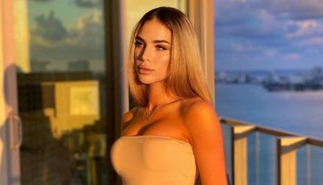 Ioana Țiriac, superbă în costum de baie, la Miami. Fiica lui Ion Țiriac a împlinit 24 de ani