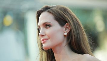 Angelina Jolie a angajat un asasin plătit să o omoare! În mod ironic, acesta i-a salvat viața